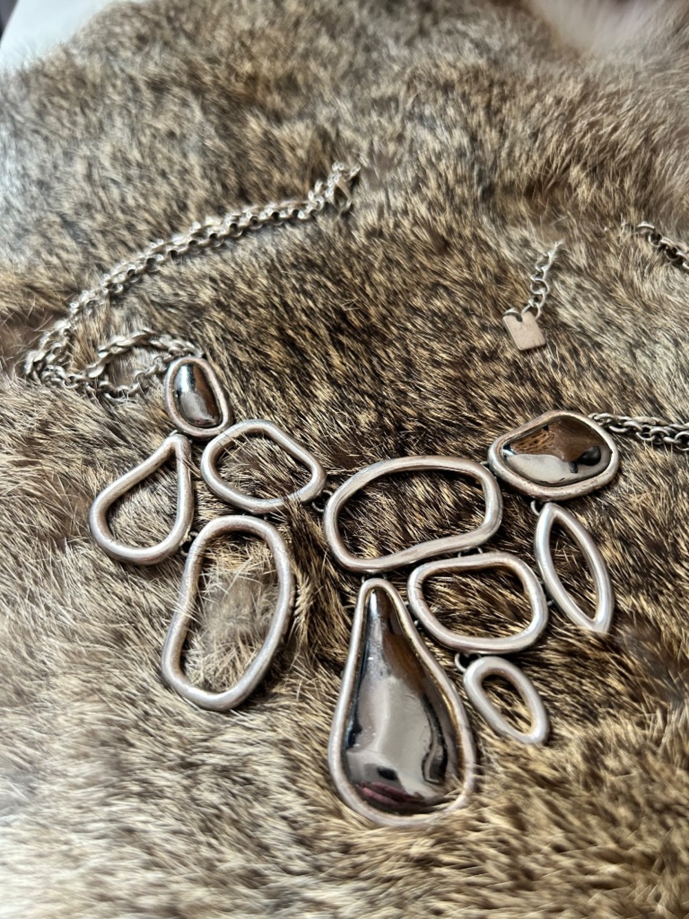 MONET Statement NECKLACE